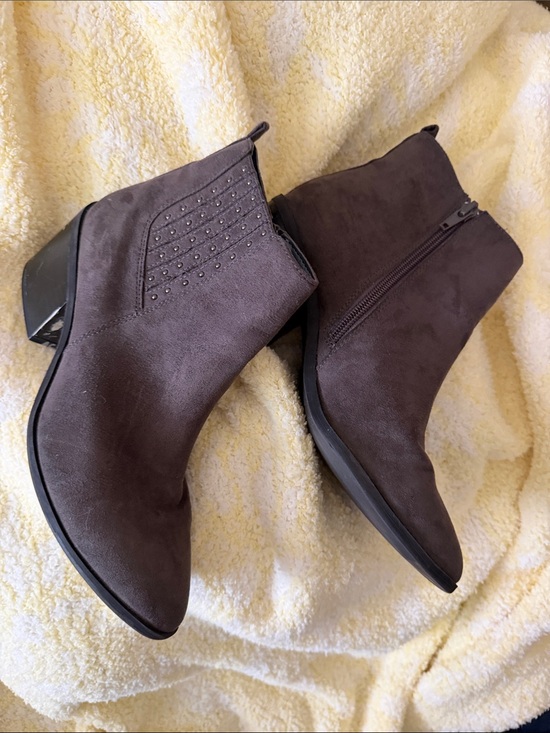 Kensie Shoes - Kensie Dark Brown Suede Ankle Booties with Stud Accents 6.5-7, negotiable